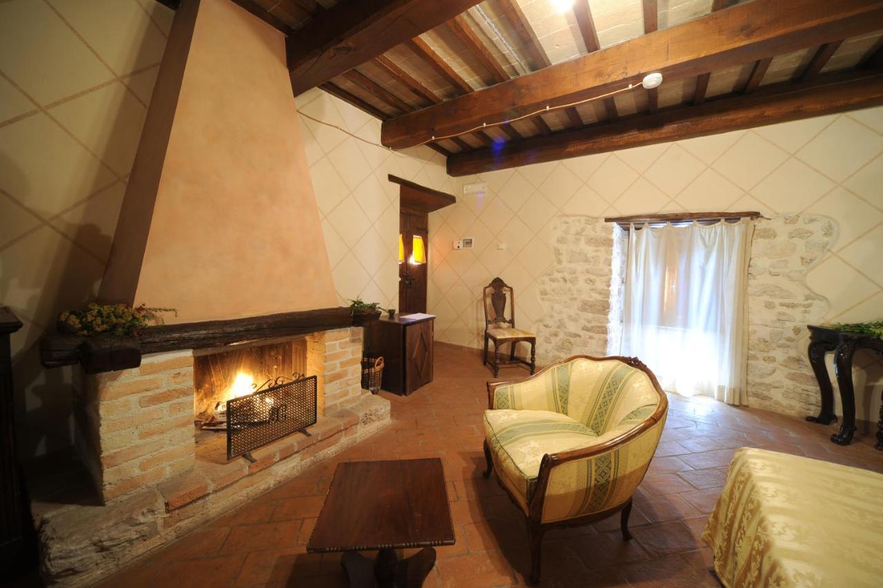 Hostal Antico Casale Urbani Scheggino Exterior foto